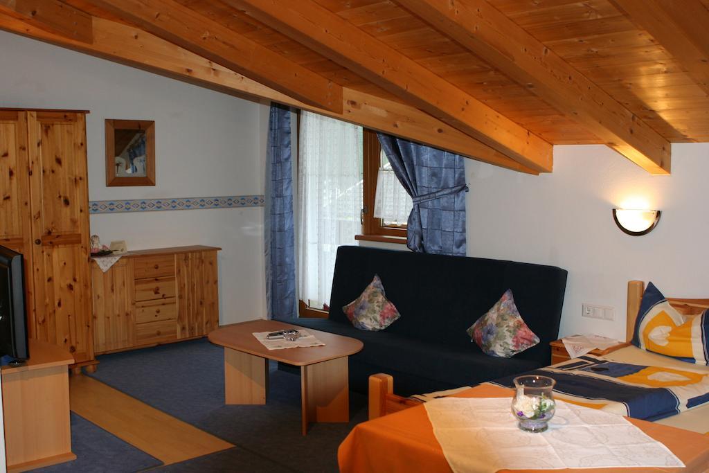 מלון ניוסטיפט אים סטובאיטל Haus Hildegard חדר תמונה
