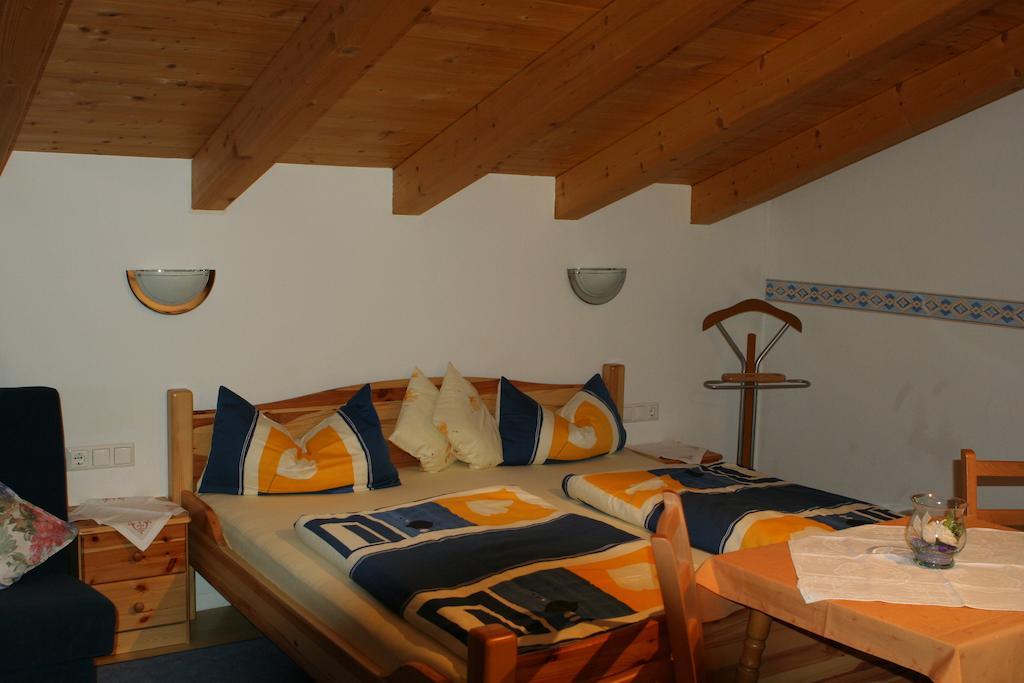 מלון ניוסטיפט אים סטובאיטל Haus Hildegard חדר תמונה
