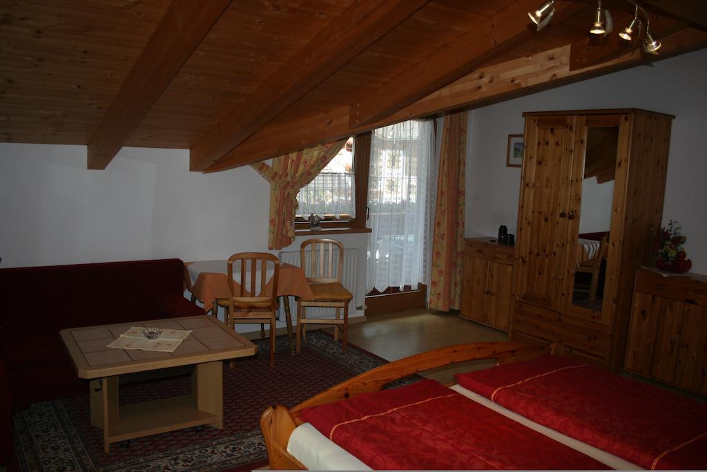 מלון ניוסטיפט אים סטובאיטל Haus Hildegard חדר תמונה
