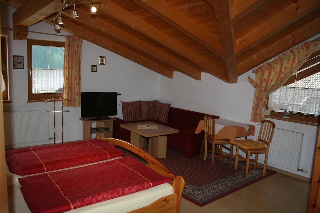 מלון ניוסטיפט אים סטובאיטל Haus Hildegard חדר תמונה